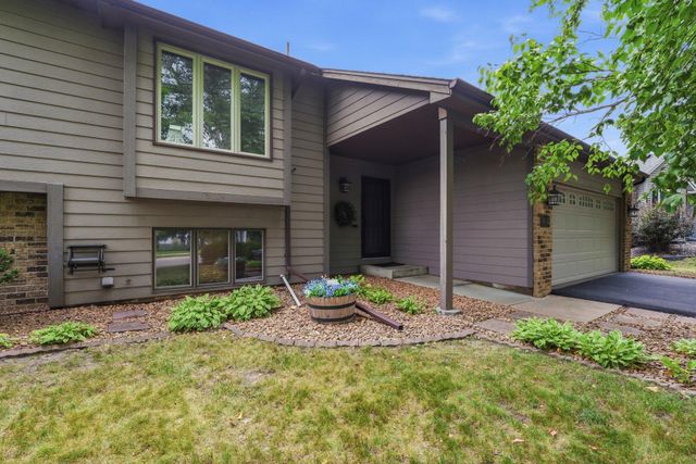 19002 Barrington Drive, Eden Prairie, MN 55346