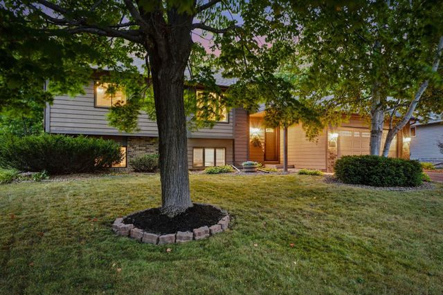 19002 Barrington Drive, Eden Prairie, MN 55346