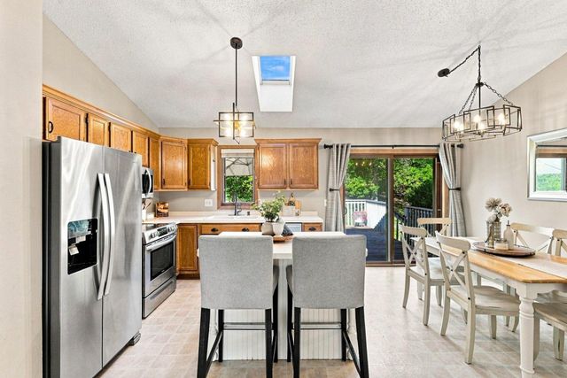 19002 Barrington Drive, Eden Prairie, MN 55346