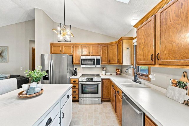 19002 Barrington Drive, Eden Prairie, MN 55346