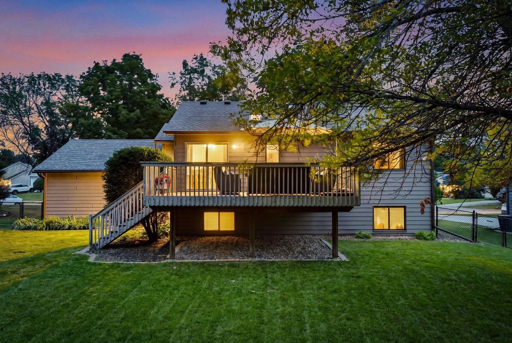 19002 Barrington Drive, Eden Prairie, MN 55346 — photo 3