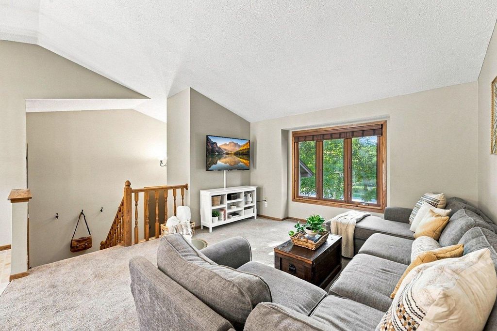 19002 Barrington Drive, Eden Prairie, MN 55346 — photo 5