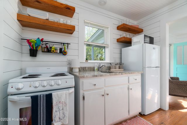 1205 Evans Street, Morehead City, NC 28557