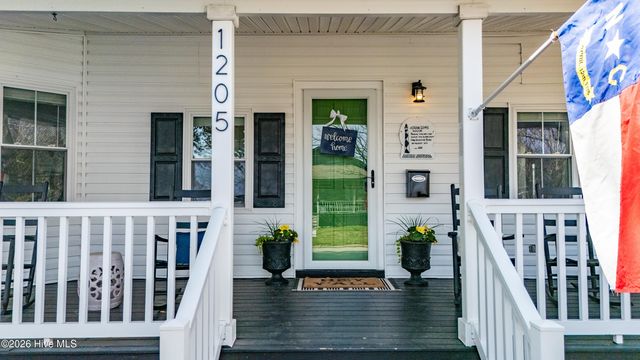 1205 Evans Street, Morehead City, NC 28557