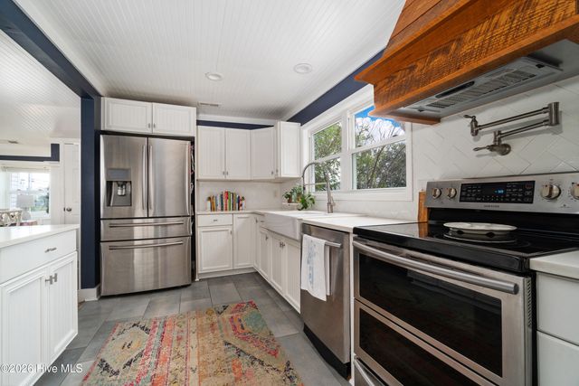 1205 Evans Street, Morehead City, NC 28557