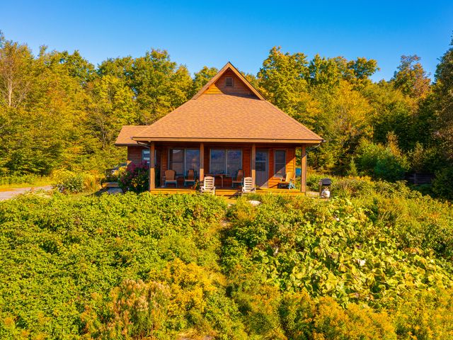 88 Short Ridge Way, Long Lake, NY 12847