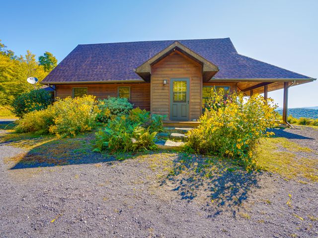 88 Short Ridge Way, Long Lake, NY 12847