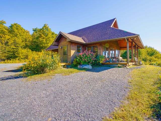 88 Short Ridge Way, Long Lake, NY 12847