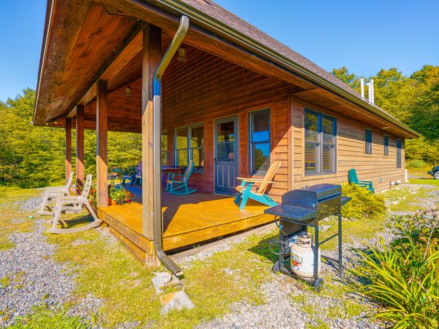 88 Short Ridge Way, Long Lake, NY 12847