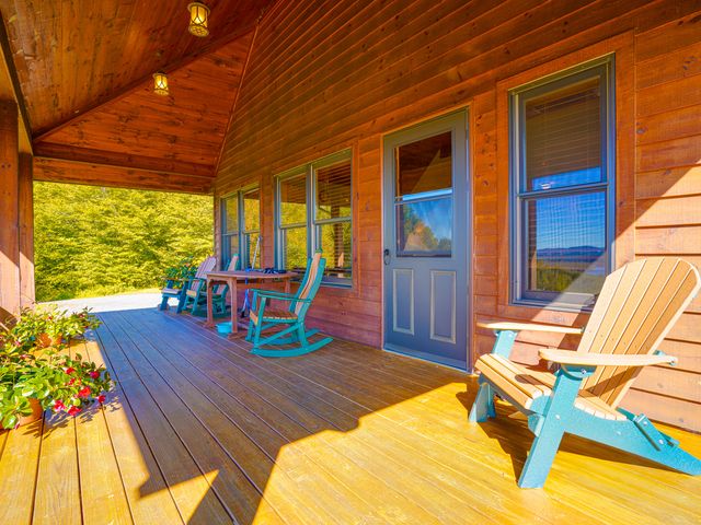 88 Short Ridge Way, Long Lake, NY 12847