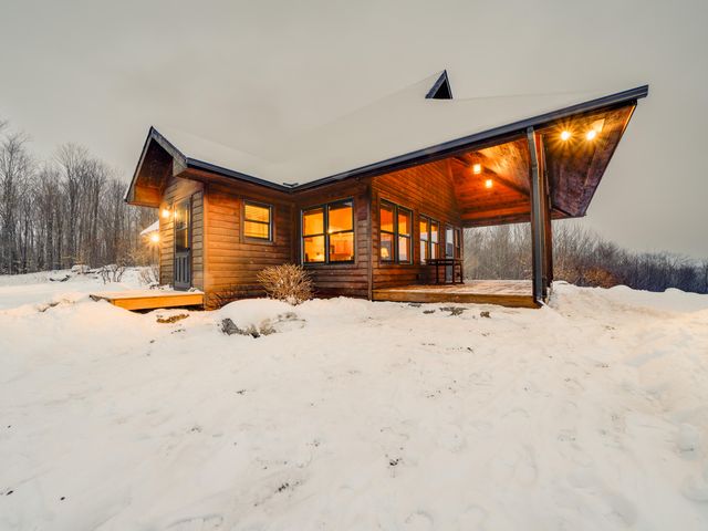 88 Short Ridge Way, Long Lake, NY 12847