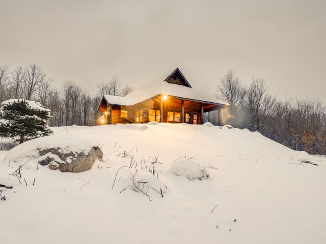 88 Short Ridge Way, Long Lake, NY 12847