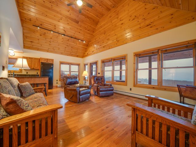 88 Short Ridge Way, Long Lake, NY 12847