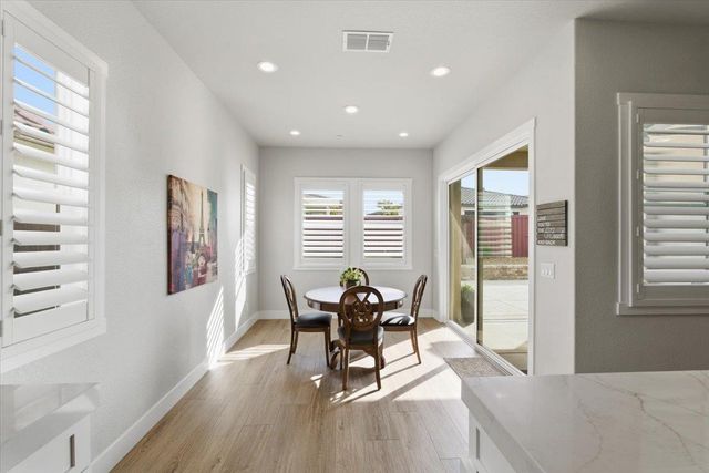 3520 Deer Park Dr, Folsom, CA 95630