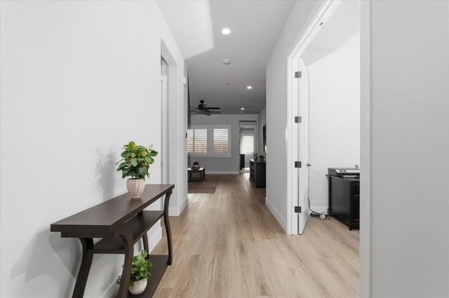 3520 Deer Park Dr, Folsom, CA 95630