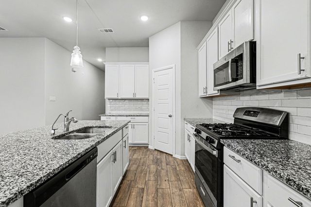 157 Greenback Trail, Fort Worth, TX 76131