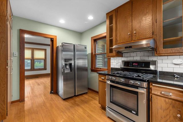 1863 DOTY STREET, Oshkosh, WI 54902