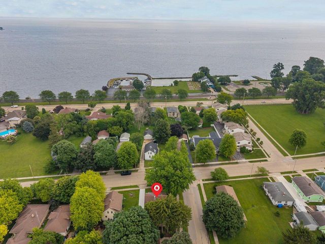 1863 DOTY STREET, Oshkosh, WI 54902