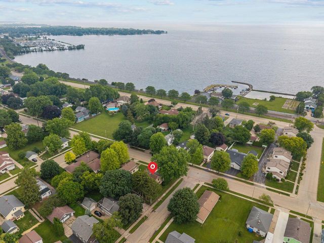 1863 DOTY STREET, Oshkosh, WI 54902