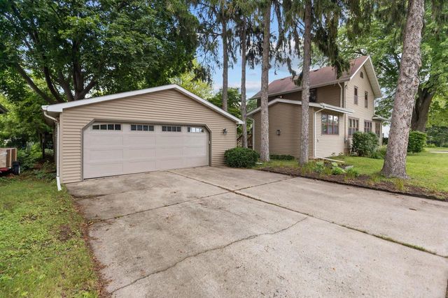 1863 DOTY STREET, Oshkosh, WI 54902