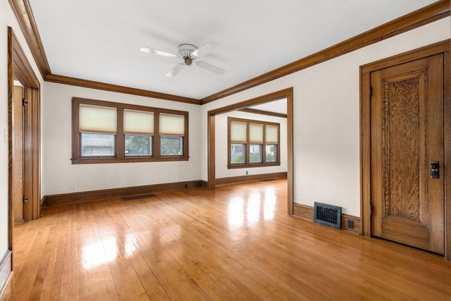 1863 DOTY STREET, Oshkosh, WI 54902