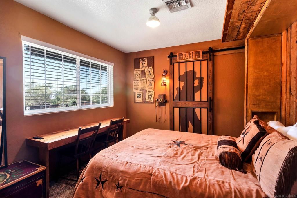 Image 30 of property listing at 60291 La Mirada Trl, Joshua Tree, CA 92252