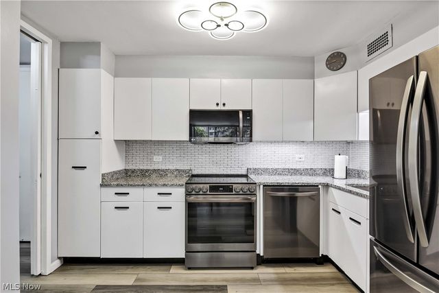 12700 Lake Avenue 408, Lakewood, OH 44107