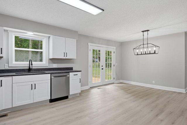 1013 Greenhill Drive, Rossville, GA 30741