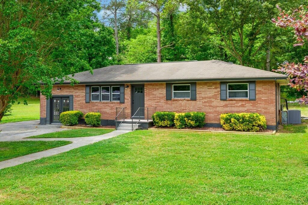 1013 Greenhill Drive, Rossville, GA 30741