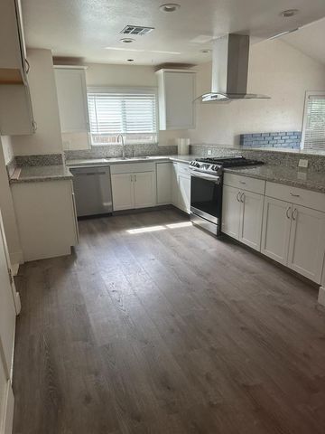 3060 Sylmar Avenue, Clovis, CA 93612