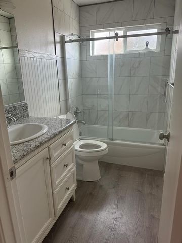 3060 Sylmar Avenue, Clovis, CA 93612
