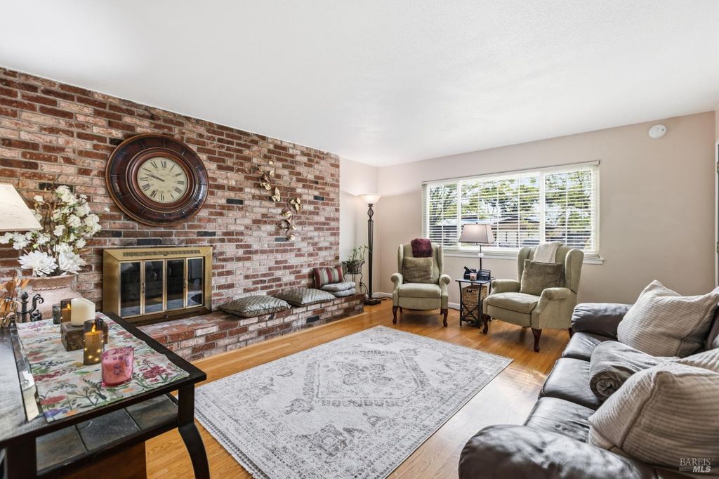 1260 Sierra Ave, Napa, CA 94558