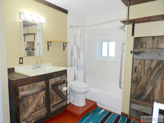 36 Blue Camas Road, Salmon, ID 83467