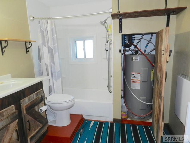 36 Blue Camas Road, Salmon, ID 83467