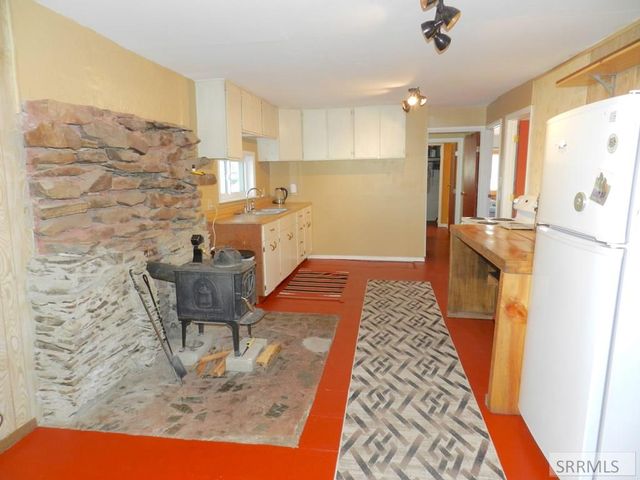 36 Blue Camas Road, Salmon, ID 83467