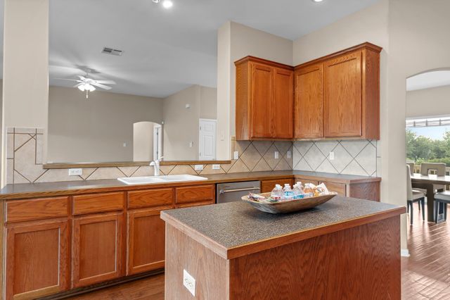 208 Blanco DR, Hutto, TX 78634