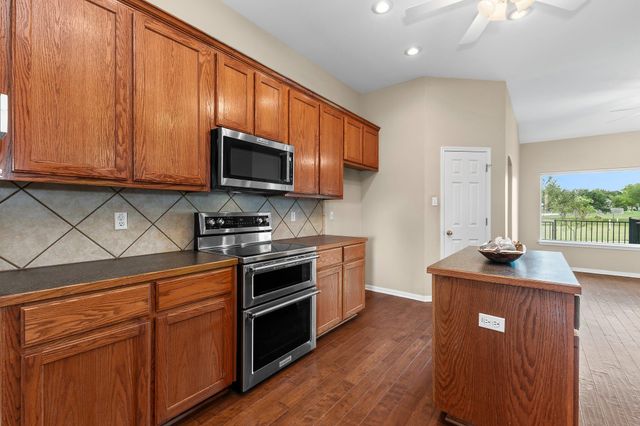 208 Blanco DR, Hutto, TX 78634