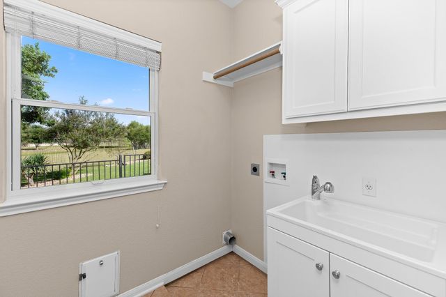 208 Blanco DR, Hutto, TX 78634