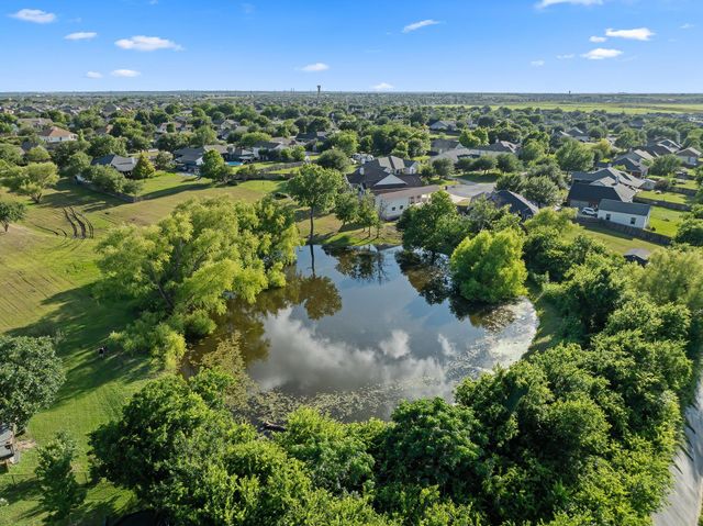 208 Blanco DR, Hutto, TX 78634