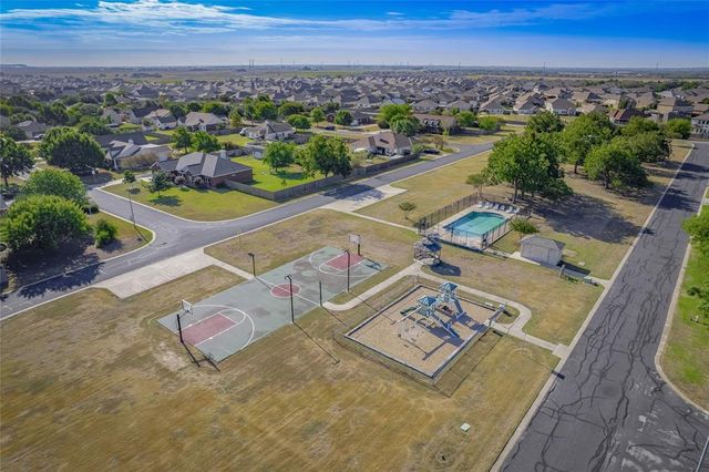 208 Blanco DR, Hutto, TX 78634