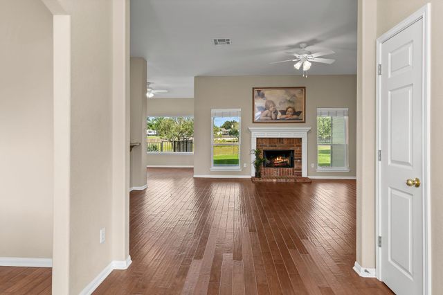 208 Blanco DR, Hutto, TX 78634