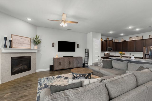 1305 Saddle Ridge Drive, Aubrey, TX 76227