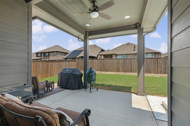 1305 Saddle Ridge Drive, Aubrey, TX 76227