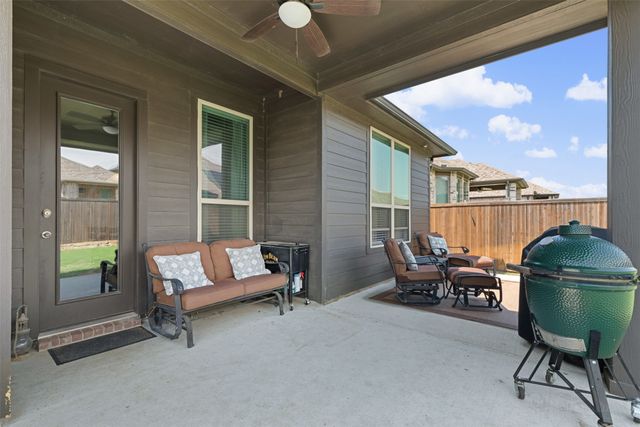 1305 Saddle Ridge Drive, Aubrey, TX 76227
