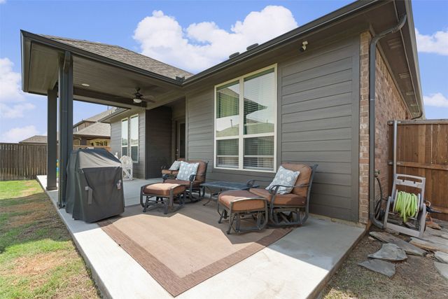 1305 Saddle Ridge Drive, Aubrey, TX 76227