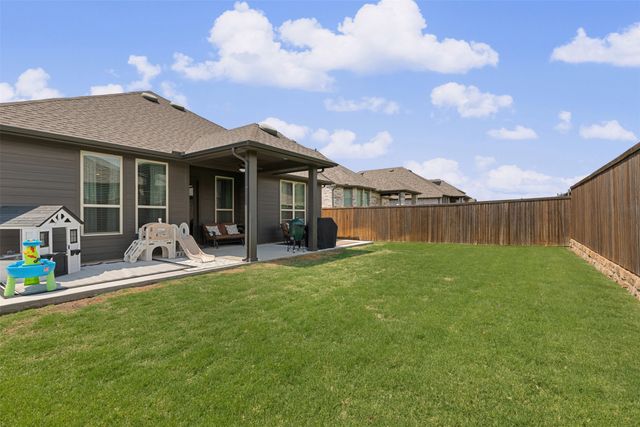 1305 Saddle Ridge Drive, Aubrey, TX 76227