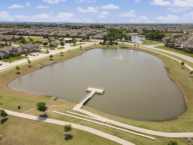 1305 Saddle Ridge Drive, Aubrey, TX 76227