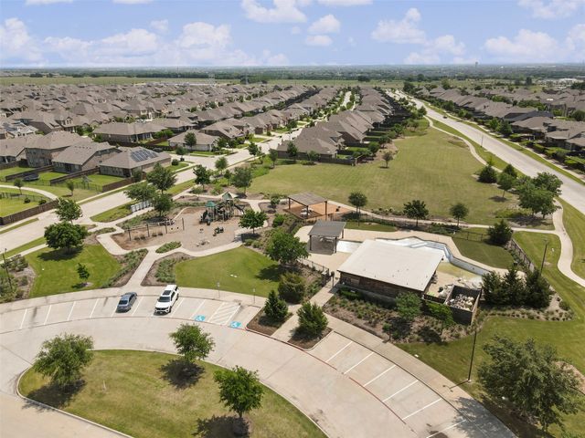 1305 Saddle Ridge Drive, Aubrey, TX 76227