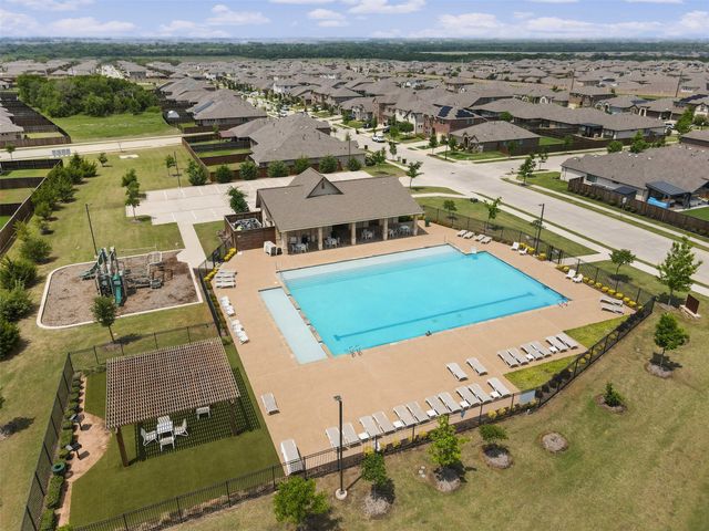1305 Saddle Ridge Drive, Aubrey, TX 76227