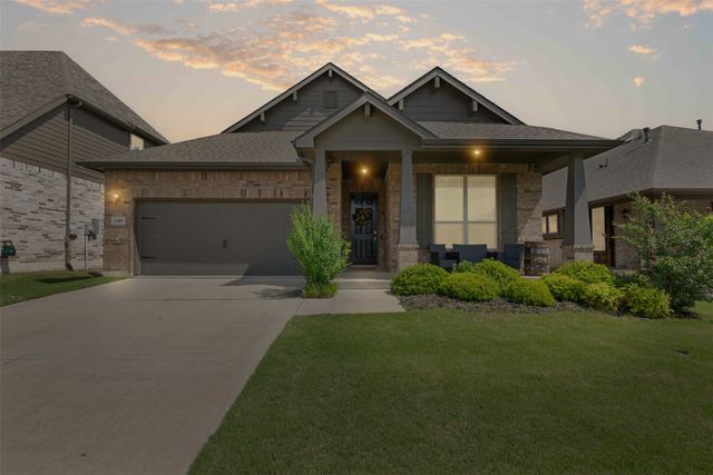 1305 Saddle Ridge Drive, Aubrey, TX 76227